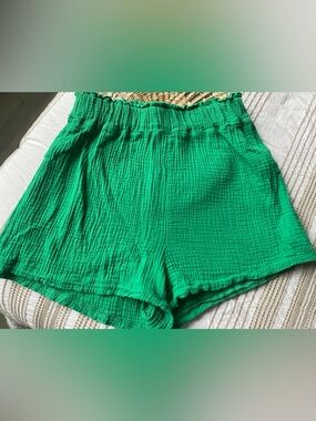 SHEIN Emerald Green High-Waist Crinkle Shorts